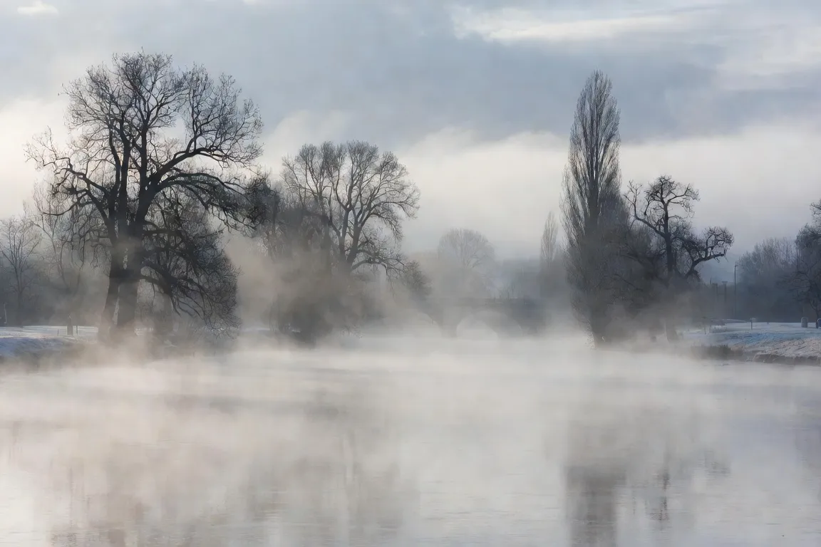 Brouillard matinal sur la plaine de la Saône en hiver, Gray