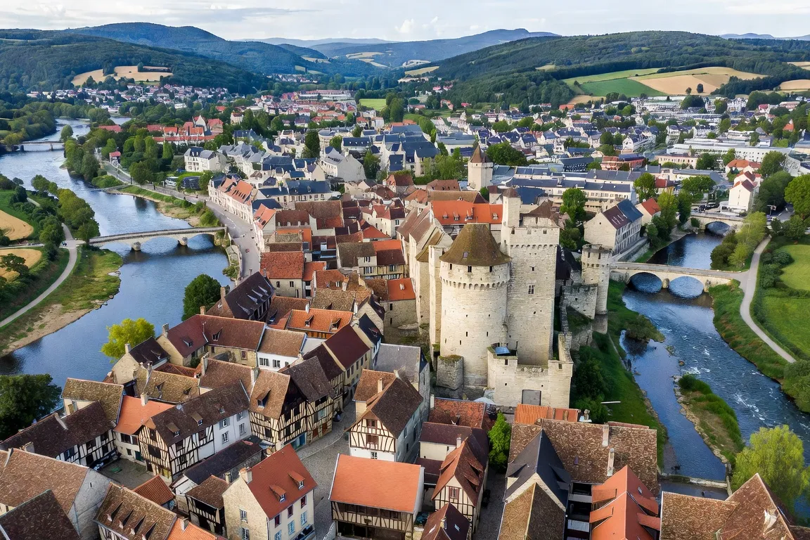 Montbéliard vue depuis la confluence du Doubs et de l'Allan